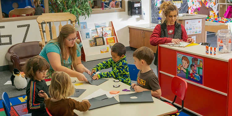 A student teacher working with preschool/kindergarten age children