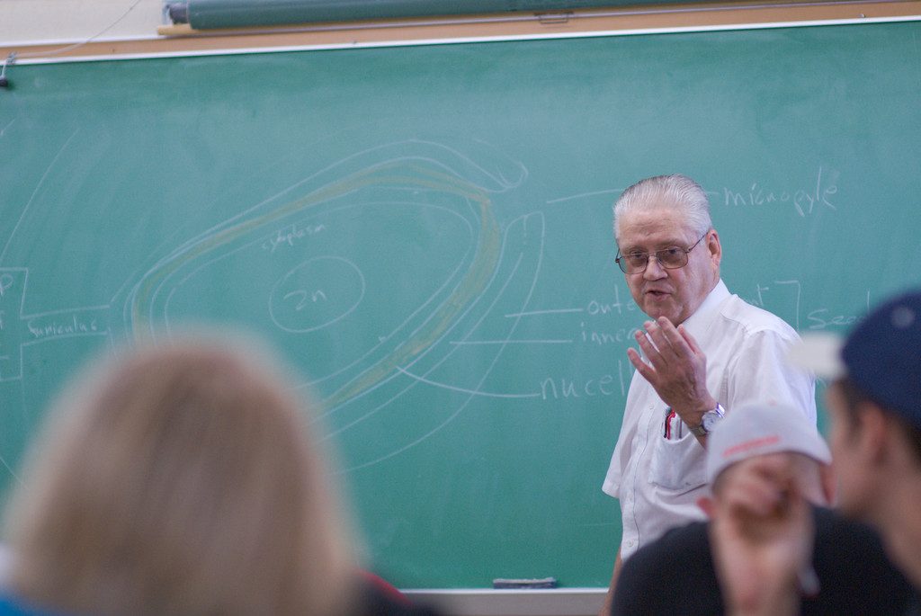 Dr. Ron Weedon teaches a botany class.
