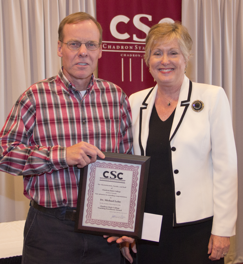 Mike Leite, Teaching Excellence Award winner, receives the certificate and check from President Janie Park. (Photo by Justin Haag)