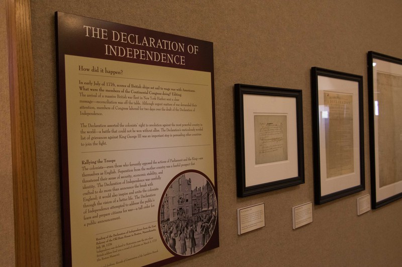 2017-04-01 Reproductions of U.S. founding documents on display in Sando