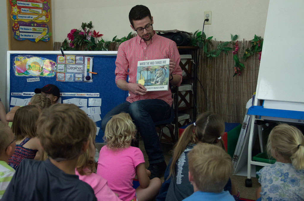 Travis Hencey reads