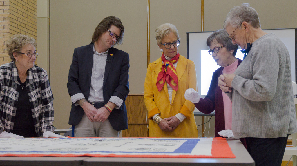 Graves Lecture Series panel discusses commemorative quilt